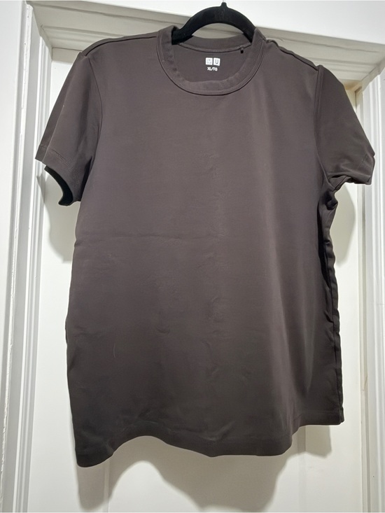 Uniqlo Tops - Uniqlo Short Sleeve Crew Neck Tee - Dark Brown